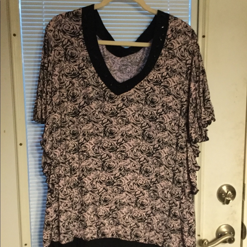 Catherine's 30/32 pink and black blouse 31" long